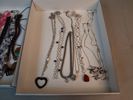 Diverse halsband.