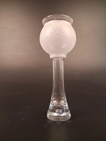 Vas/Ljuslykta. "Tulpan", Bergdala Glasbruk.