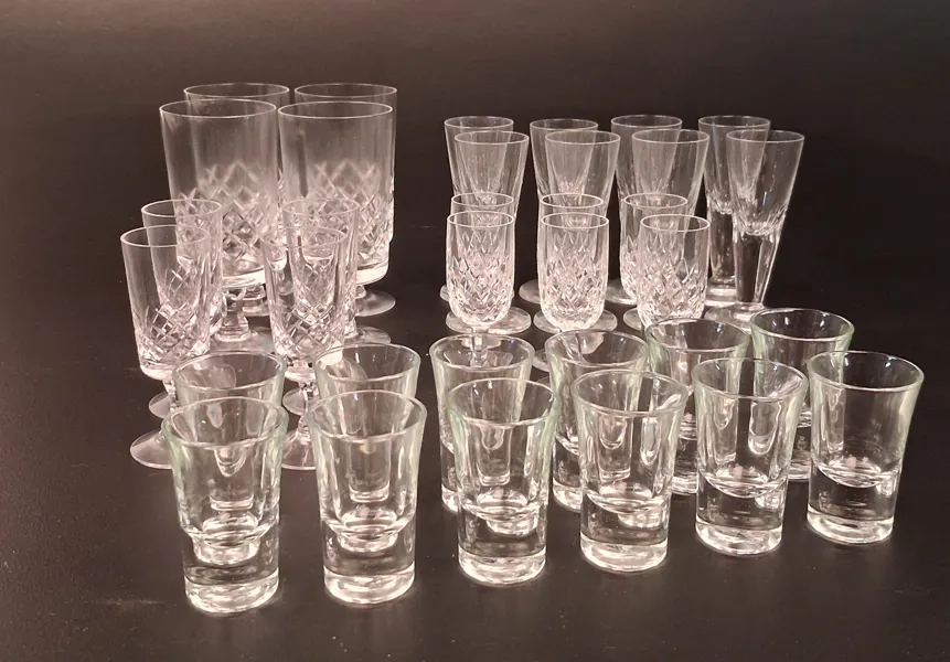 Diverse spritglas. Glas.