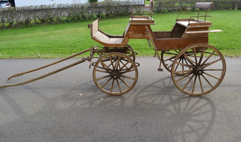 Hästvagn med skaklar. Sekelskiftet 1800/1900-talet.