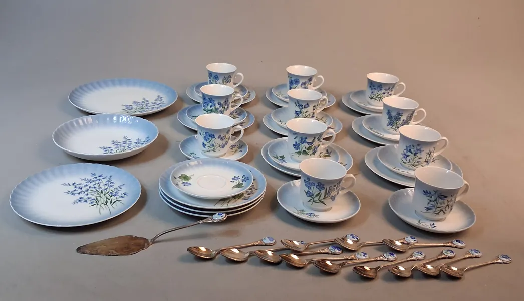 Kaffeservis delar. SvaneHolm & bestick. 1530. "Flores Caerulei".