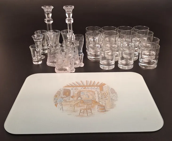 Diverse spritglas, bricka & ljusstakar.
