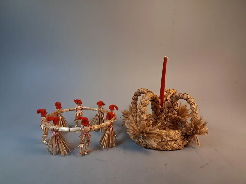 Halmljusstake. Göinge, hemslöjd OSBY & en halmring med dans
