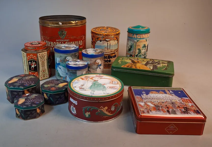 Diverse plåtburkar. Aktiebolaget, Göteborgs Chokolad & Konfekt fabrik.