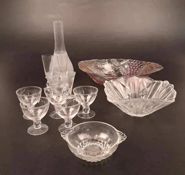 Diverse glasföremål.
