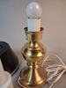 Bordslampa. Mässing, EWÅ, 1900-talets andra hälft.