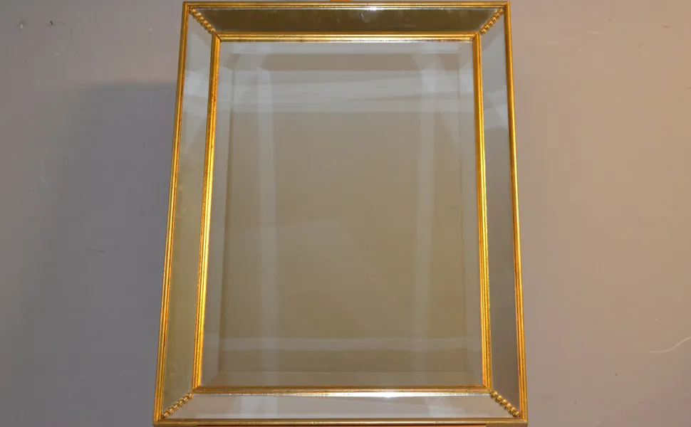 Spegel. Barock-stil, fasettslipat glas.