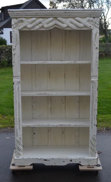 Hylla. Shabby Chic-stil, 1900-talets sista del.