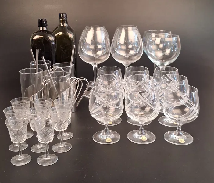 Diverse spritglas. Bl.a Konjak, 9 Bohemia.