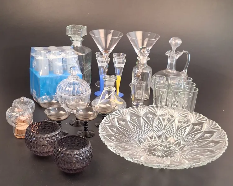 Diverse. Bl.a spritglas m.m.
