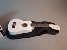 Diverse leksaker. Bl.a spelkulor, Ukulele m.m.