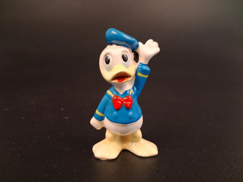 KALLE ANKA. Porslin. Märkt: Walt Disney Productions Japan, 1960/70-talet.