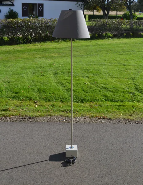 Golvlampa. Samtida.