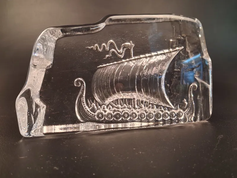 Glasblock. Vikingaskep.