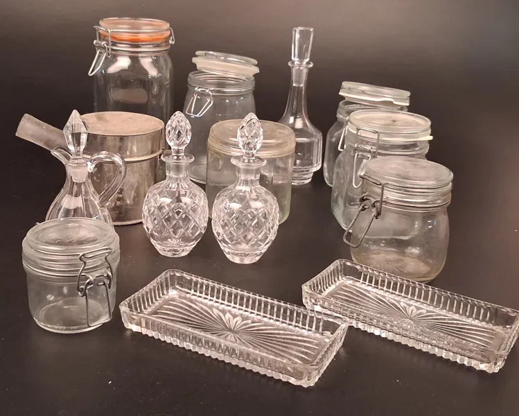 Diverse burkar, glas m.m.