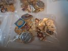 Diverse knappar & pins m.m.
