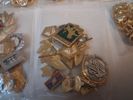 Diverse knappar & pins m.m.