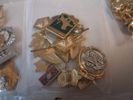 Diverse knappar & pins m.m.