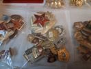 Diverse knappar & pins m.m.