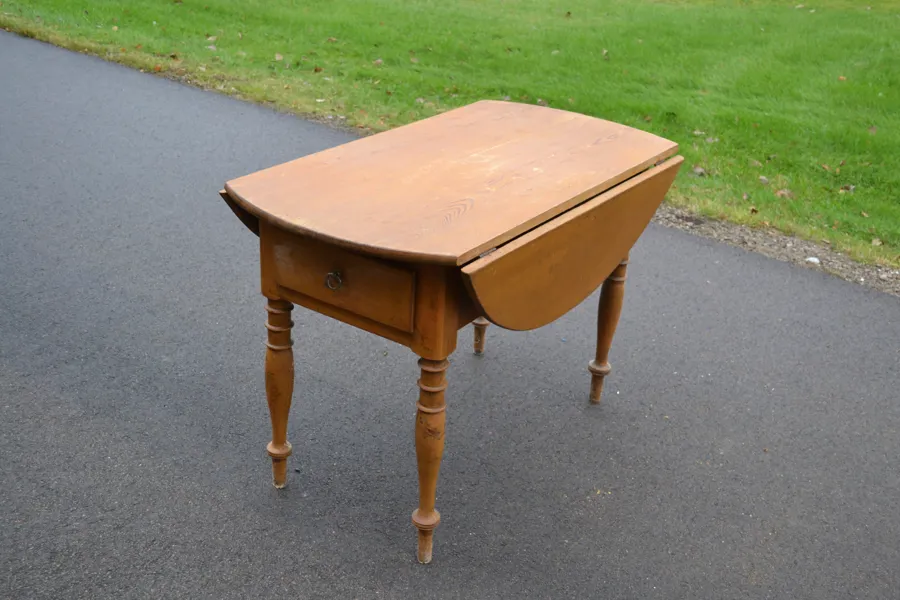 Klaffbord med 2 lådor. Allmoge, 1800/1900-talet.