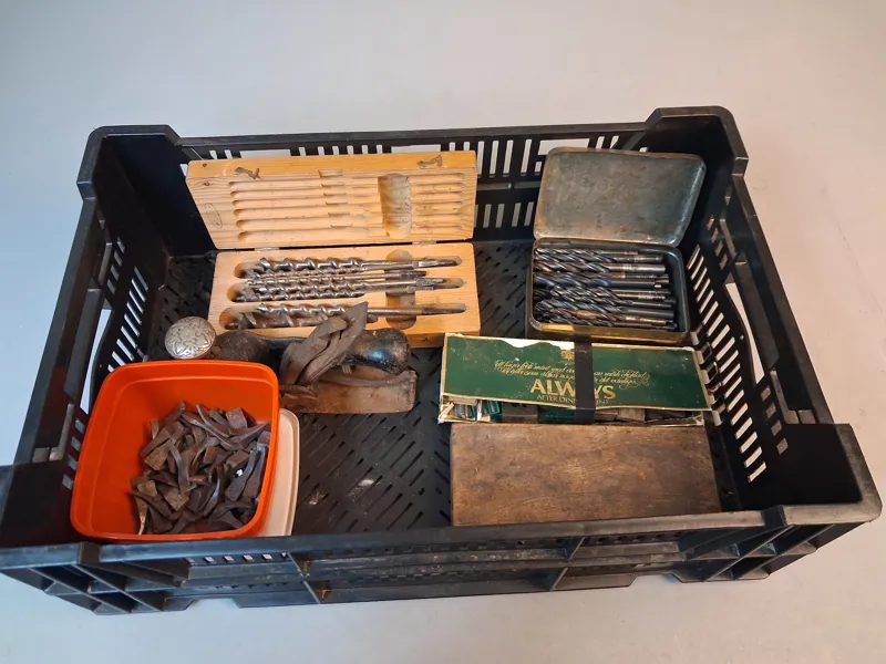 Diverse. Bl.a borr, gängtappar m.m.