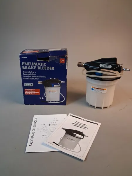 Pneumatic brake bleeder Bromsluftare, Biltema.