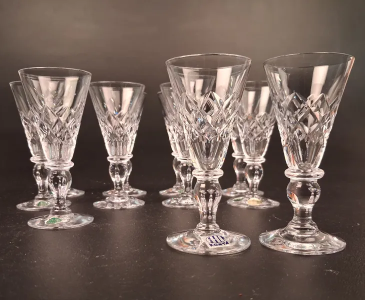11 stycken Snapsglas. Kosta. F-& H.L.