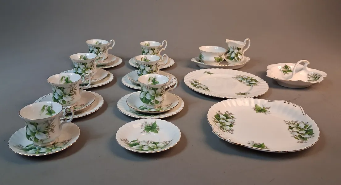 Kaffe servisdelar "Trillium" Royal Albert. England.