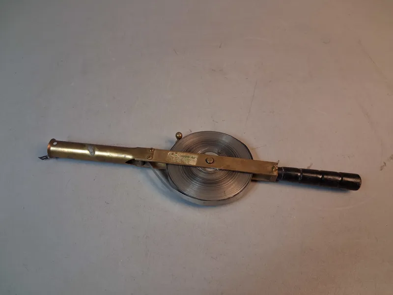 Äldre långmåttband, Metall & mässing, 25m.