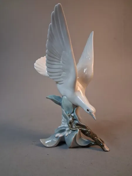 Figurin. Duva. Lladro.
