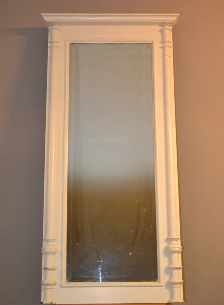 Spegel. 1900-Talets början, bemålad, fasettslipat glas.