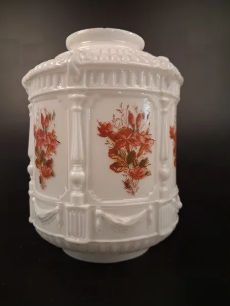 Månskens kupa. Opal glas.