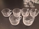 Diverse glasföremål, mestadels spritglas.
