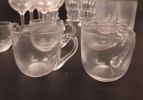 Diverse glasföremål, mestadels spritglas.