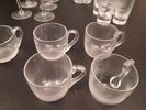 Diverse glasföremål, mestadels spritglas.