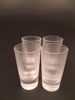 Diverse glasföremål, mestadels spritglas.