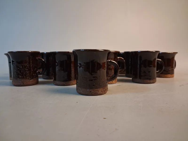 23 Glöggmuggar/kaffekoppar. Laholms keramik.
