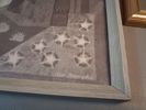 Diverse tavlor. Bl.a 2 textiltryck av IIse Roempke.