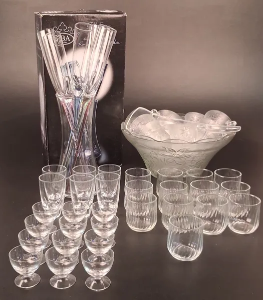 Diverse glasföremål. Bl.a Bålskål & koppar, Champagne glas m.m.