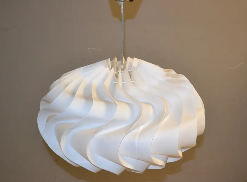 Taklampa. "Siri", Lyktan, plast, 2000-talet.
