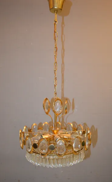 Taklampa. Mässing & prismor, 1900-talet.