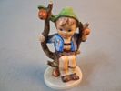 M.J Hummel/Goebel. "Apple tree Boy", Modell 142 Germany.