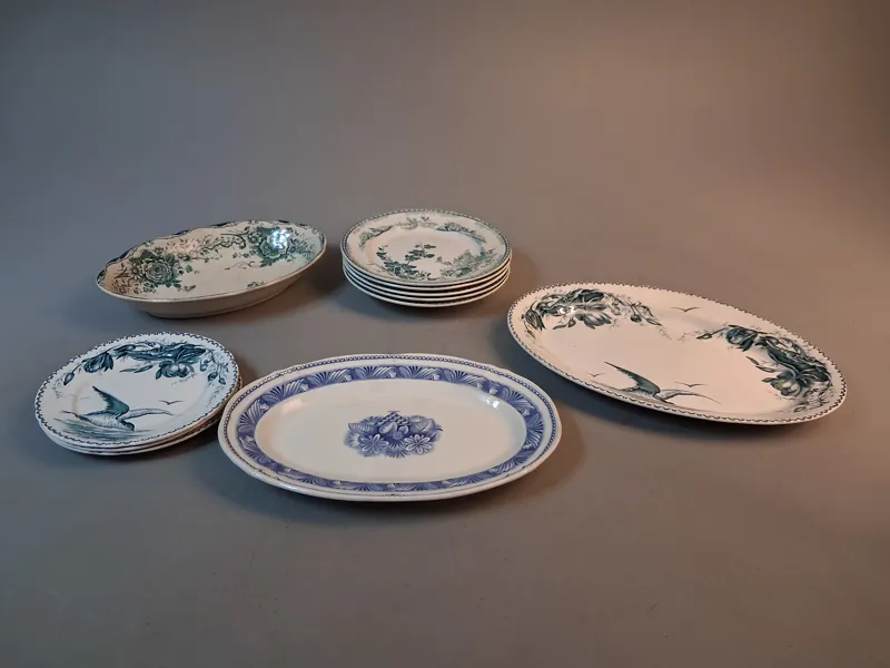 Diverse äldre porslin.