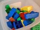 Lego, quatro.